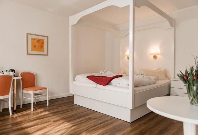 带阳台的高级房间, Parkhotel Weber Müller