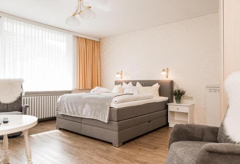 带阳台的高级房间, Parkhotel Weber Müller