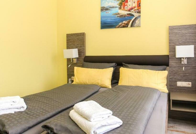 Номер Стандарт, Restaurant & Pension Eshramo