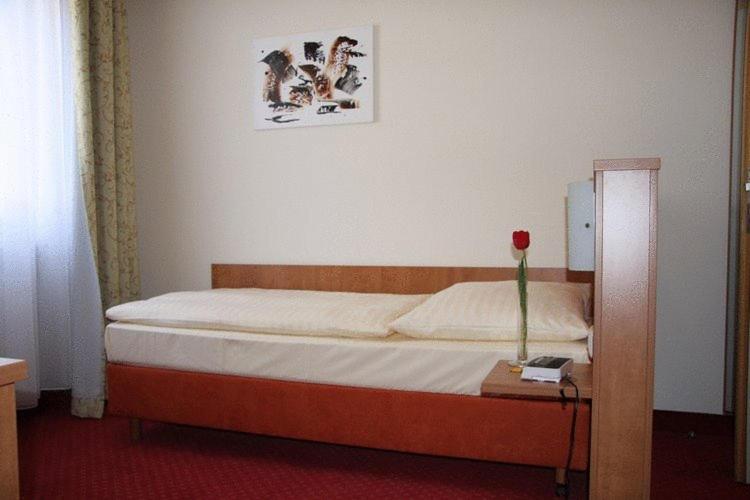 标准单人间, Restaurant Alter Hof