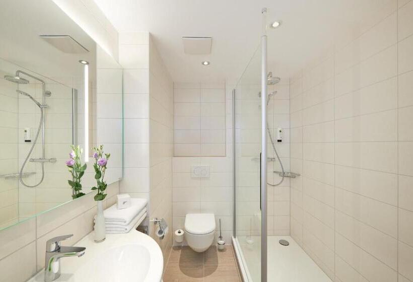 스탠다드 발코니 룸 측면 바다 전망, Seeschloss Sellin