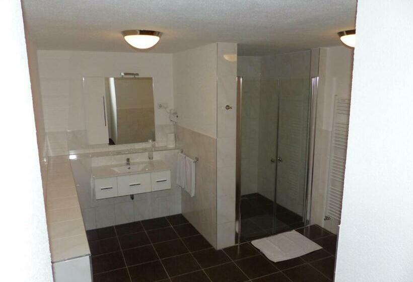 اتاق خانوادگی, Stadthotel Miya