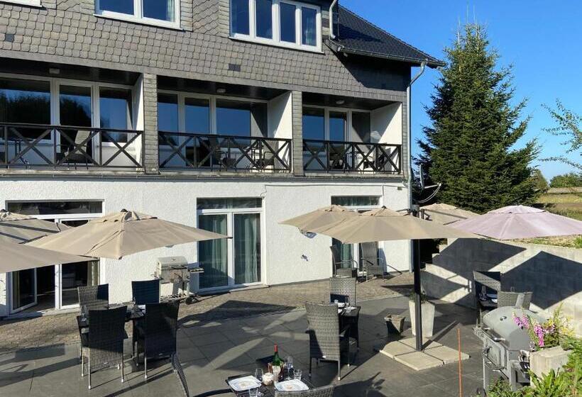 غرفة ديلوكس مزودة بشرفة, Landhotel Flora & Fauna