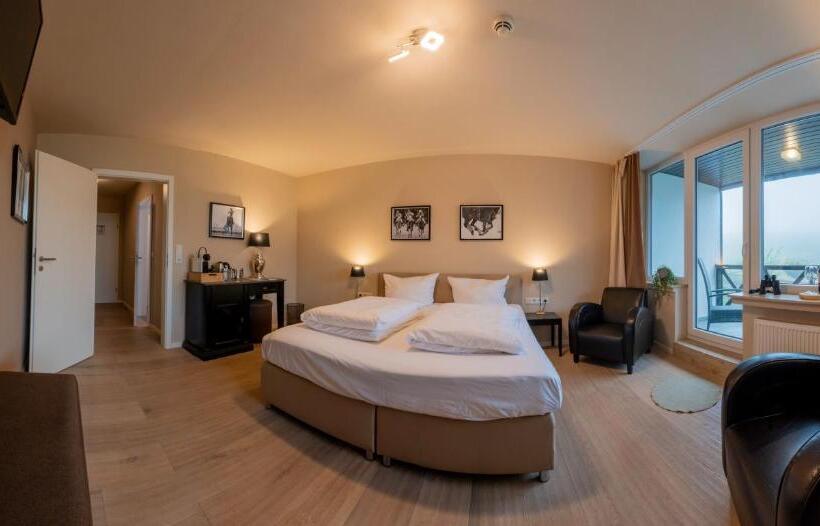 Номер Deluxe с Балконом, Landhotel Flora & Fauna