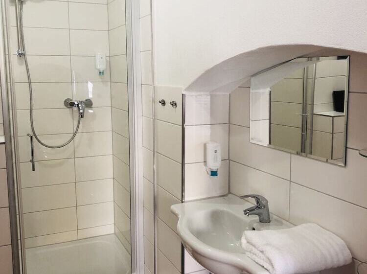 غرفة أساسية, Zum Handtuch