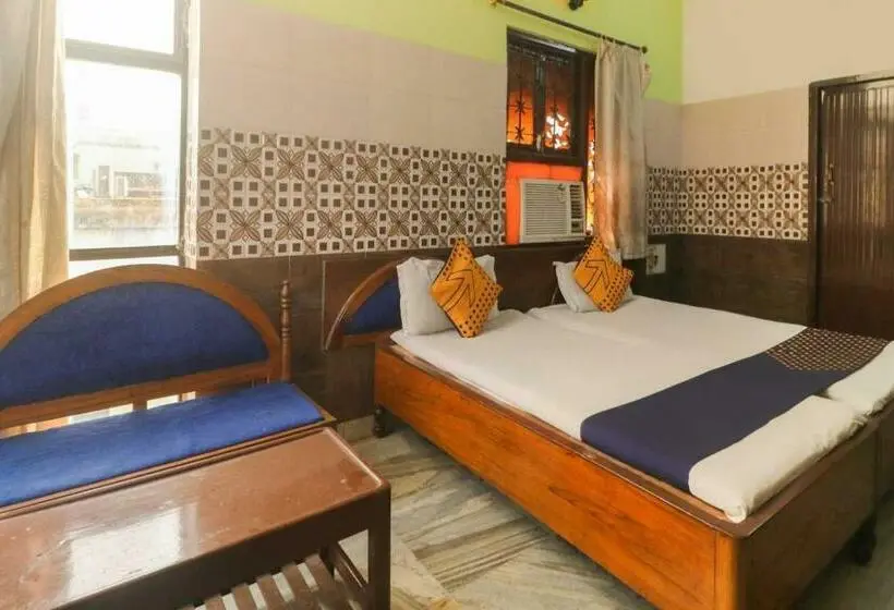 Chambre Triple Classique, Flagship Hotel Maitry