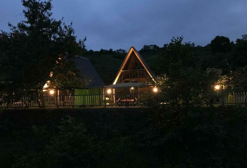 جناح, My World Bungalov