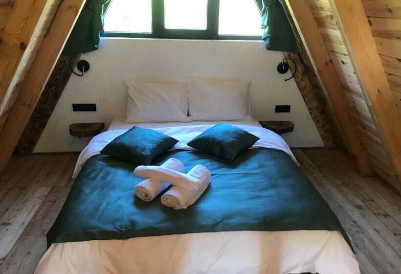 جناح, My World Bungalov