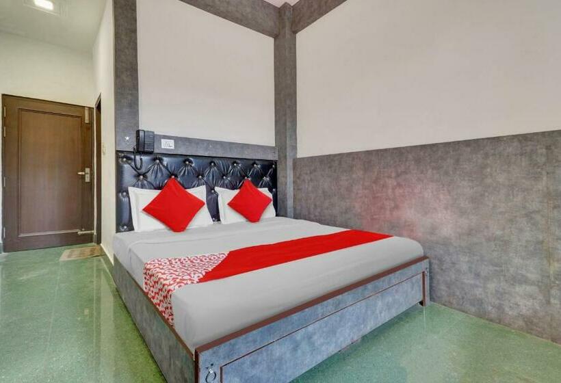 Трехместный Номер Классика, Oyo Flagship 80887  Holiday Inn