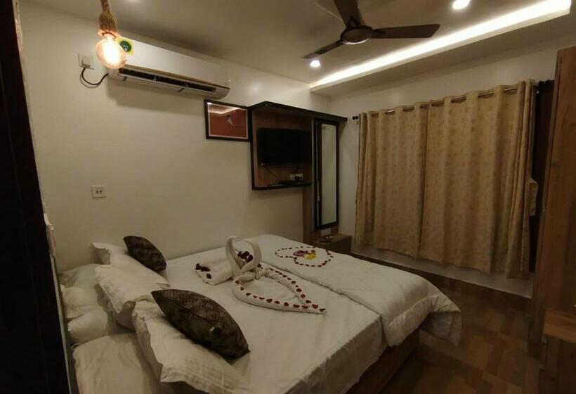 3침실 스탠다드 방갈로, Charulata Residency