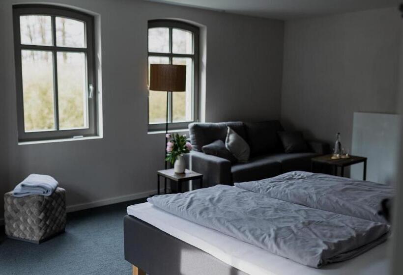 غرفة عائلية, Hofgut Schmitte