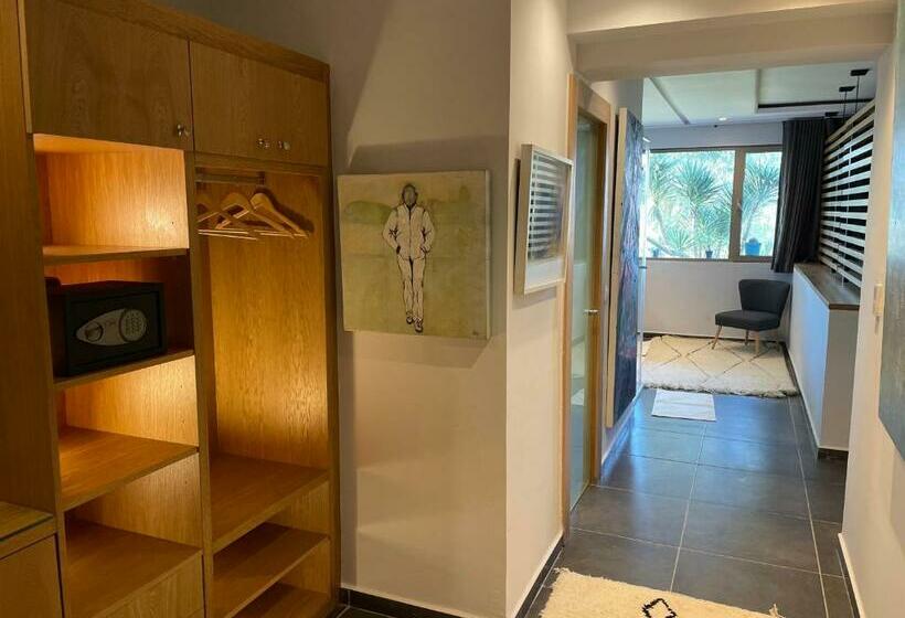 اتاق لوکس با تخت بزرگ, Kohinor Maison D Hôtes