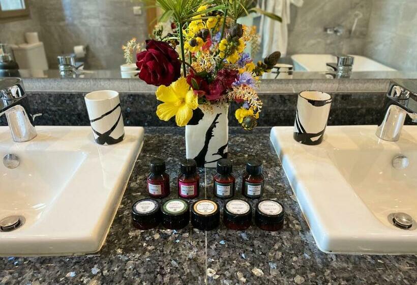 اتاق لوکس با تخت بزرگ, Kohinor Maison D Hôtes