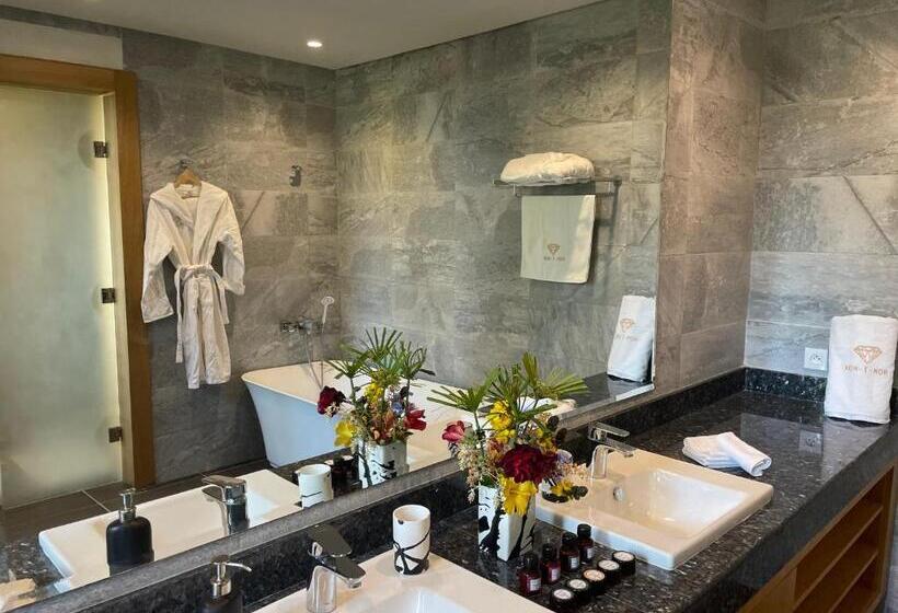 اتاق لوکس با تخت بزرگ, Kohinor Maison D Hôtes