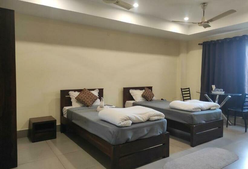 חדר דלוקס, Mayur Gardens