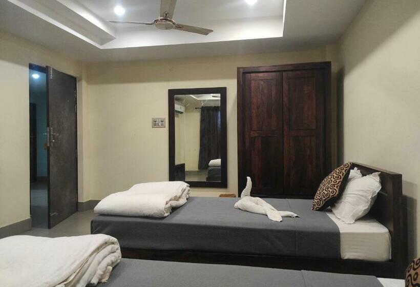 חדר דלוקס, Mayur Gardens