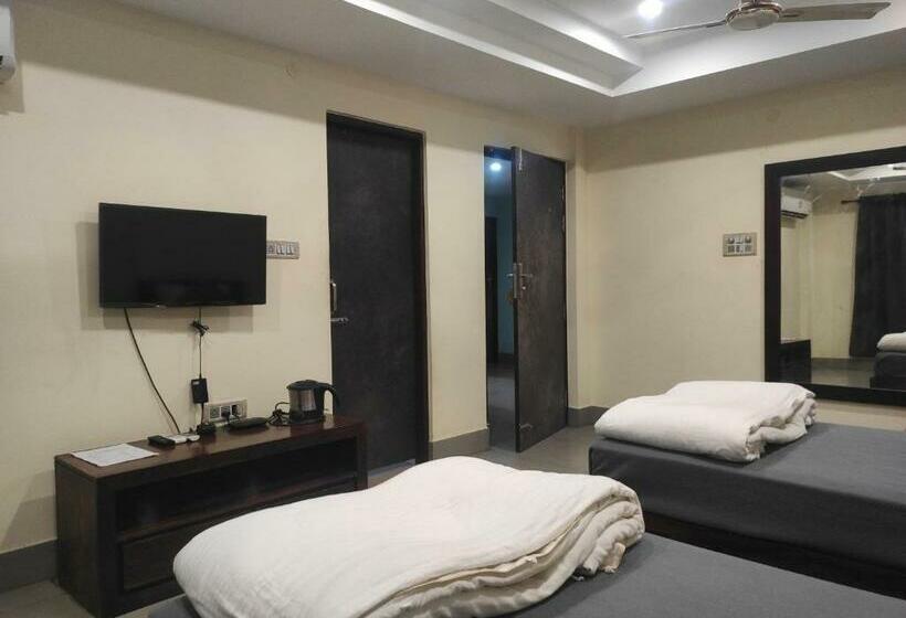 חדר דלוקס, Mayur Gardens