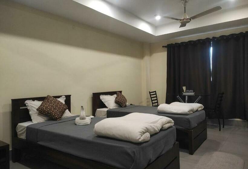 חדר דלוקס, Mayur Gardens