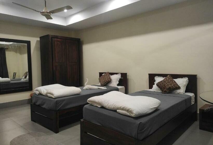 חדר דלוקס, Mayur Gardens