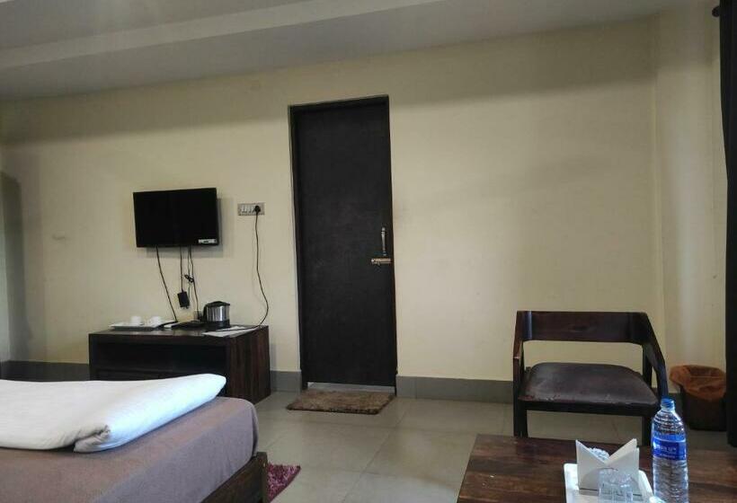 חדר דלוקס, Mayur Gardens