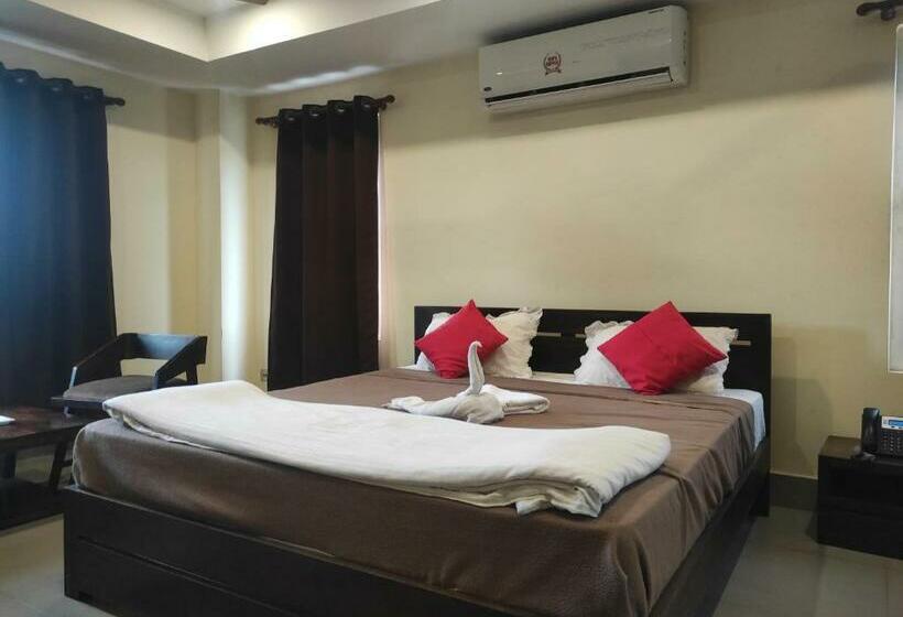 חדר דלוקס, Mayur Gardens