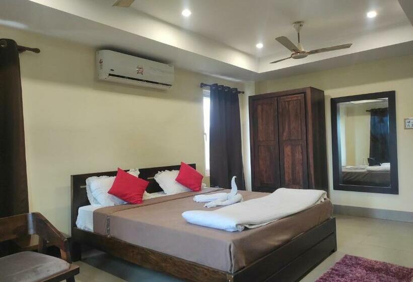 חדר דלוקס, Mayur Gardens