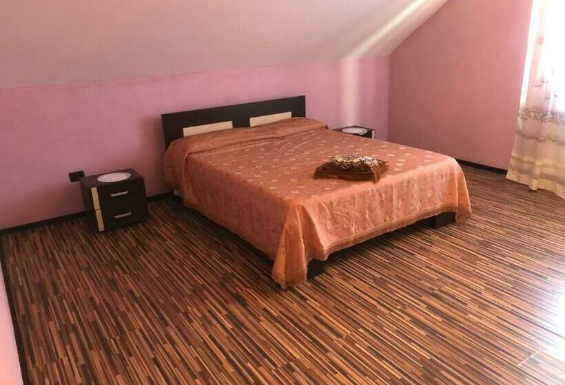 בית, 4 חדרי שינה, Vila Siminica