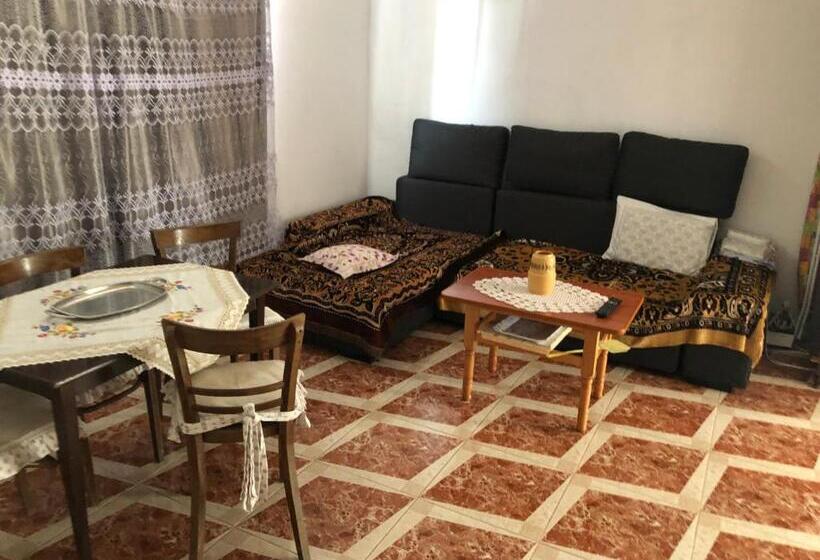 בית, 4 חדרי שינה, Vila Siminica