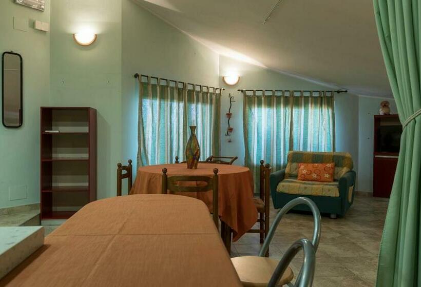 شقة غرفة واحدة, The Fox