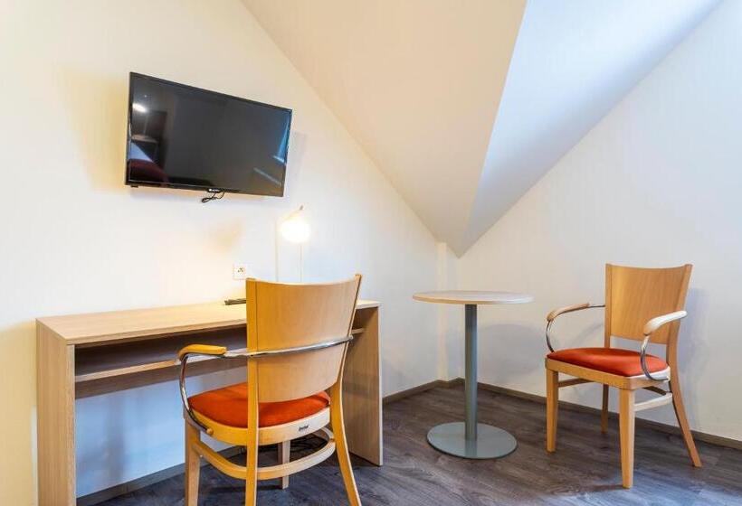 패밀리 스위트, Dagmar