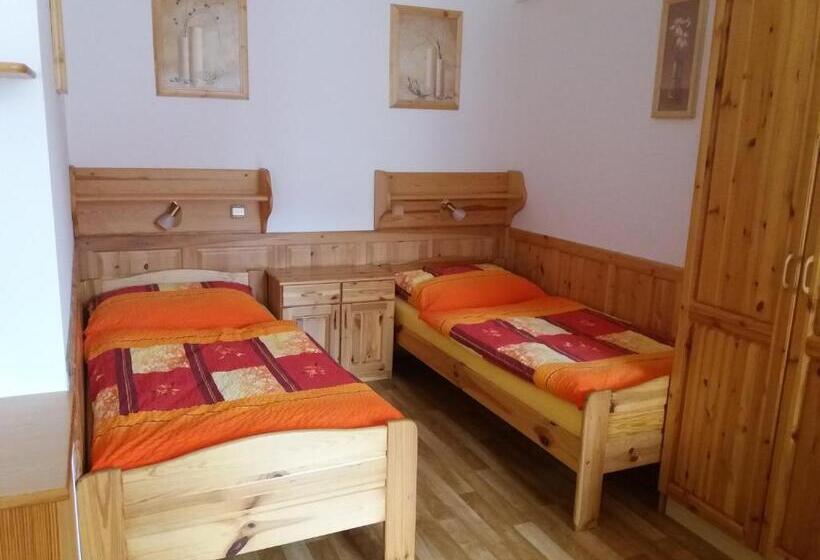 スタンダード4人部屋, Penzion Ve Staré škole