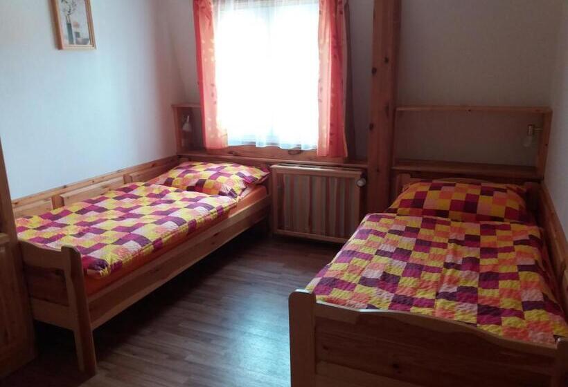 スイート, Penzion Ve Staré škole