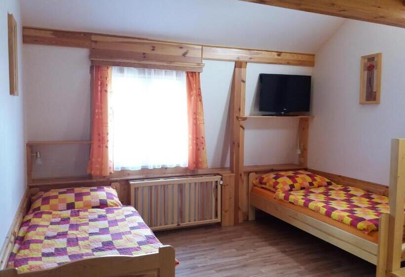 Люкс, Penzion Ve Staré škole