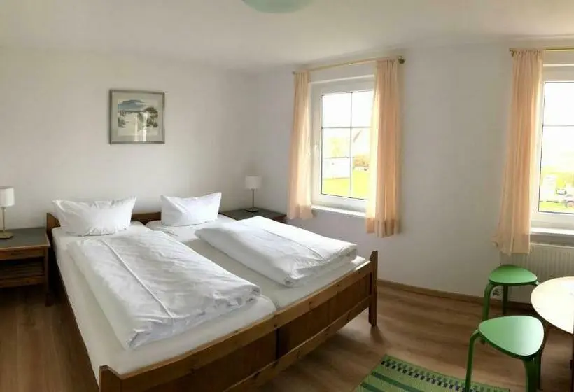 Basic-huone, Pension Strand