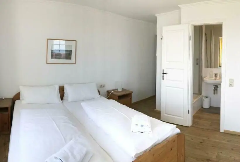 Basic-huone, Pension Strand