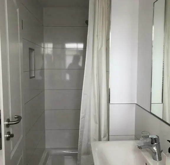 Basic-huone, Pension Strand
