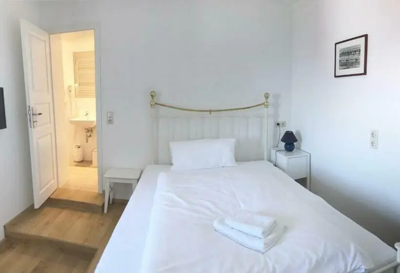 Standard Yhden Hengen Huone, Pension Strand