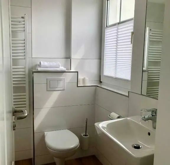 Standard Yhden Hengen Huone, Pension Strand