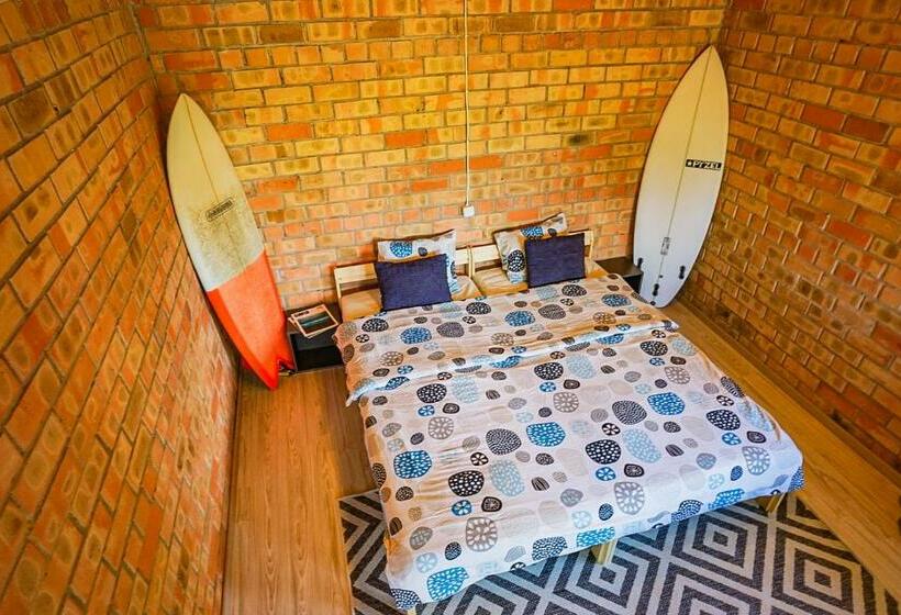 اتاق استاندارد با سرویس بهداشتی مشترک, Surf Camp