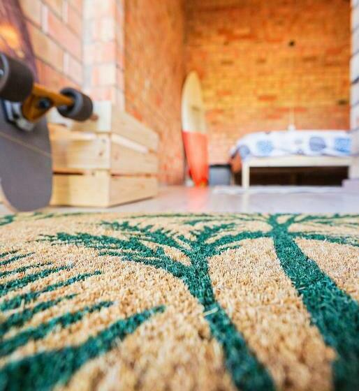 اتاق استاندارد با سرویس بهداشتی مشترک, Surf Camp