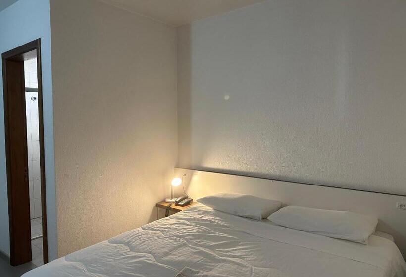 חדר דלוקס, Tobaccos Palace