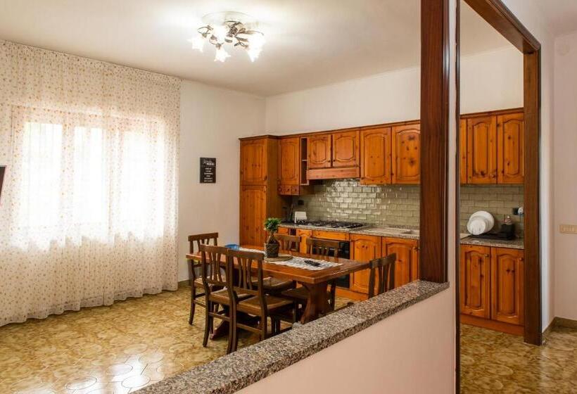 דירת חדר עם טרסה, Casa Ninina