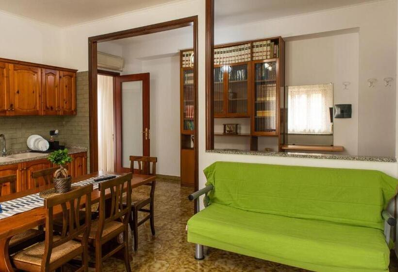 דירת חדר עם טרסה, Casa Ninina