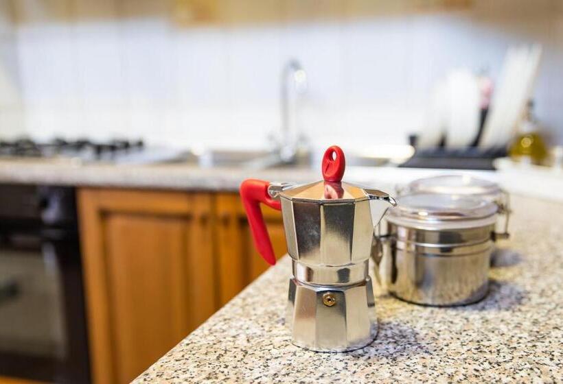 דירת חדר בקומת קרקע, Casa Ninina