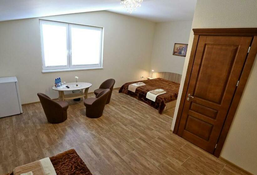 اتاق راحتی سه تخته, Juro Guest House