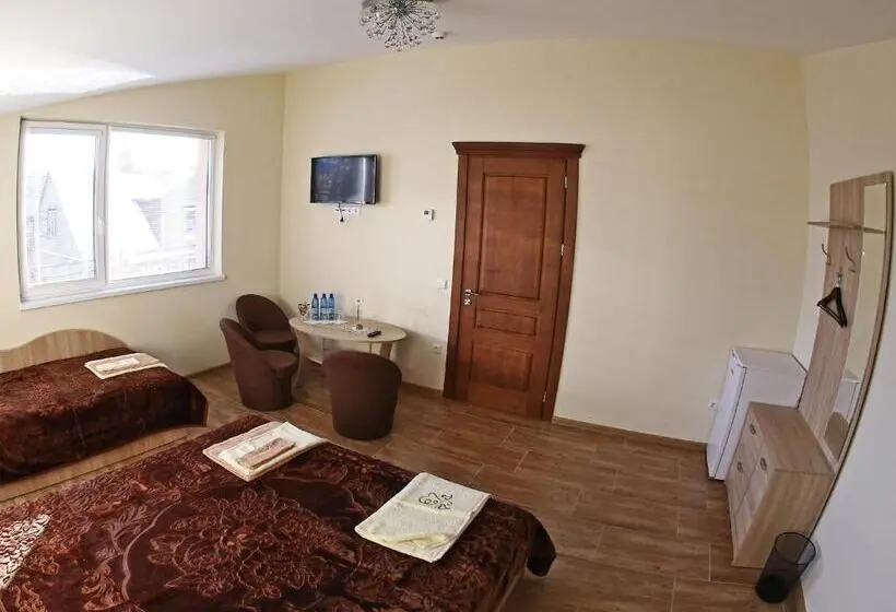 اتاق راحتی سه تخته, Juro Guest House