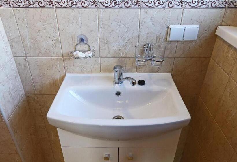 اتاق راحتی سه تخته, Juro Guest House