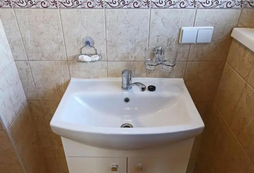 اتاق راحتی سه تخته, Juro Guest House