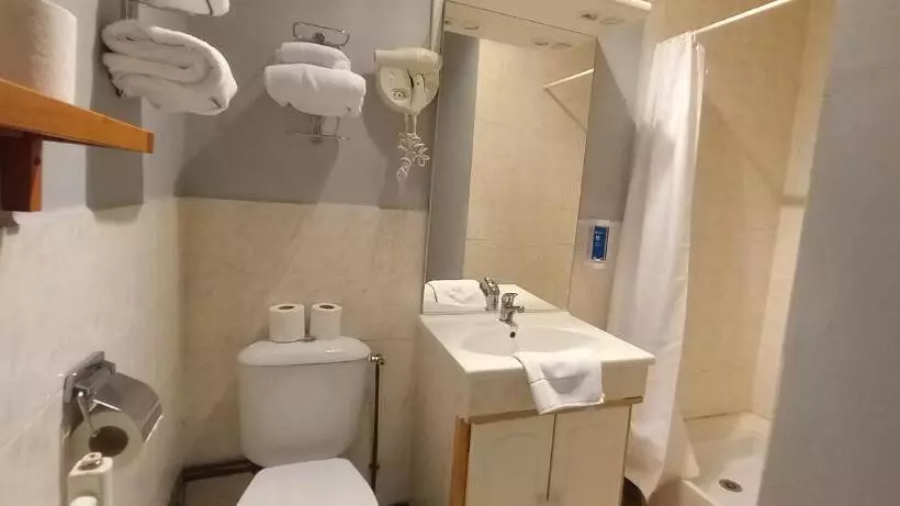 ２ダブルベッドのスタンダードルーム, Brit Hotel Comtes De Champagne   Troyes Centre Historique