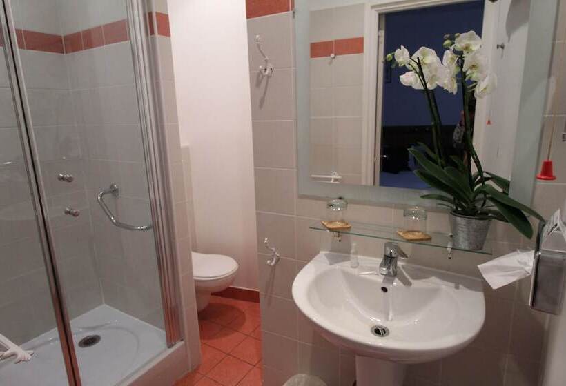 Номер Стандарт, Garlande Hôtel Avignon Centre